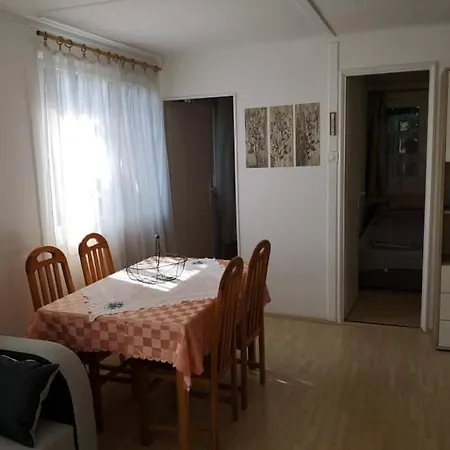Erdoszeli Vendeghaz Apartamento Dudar